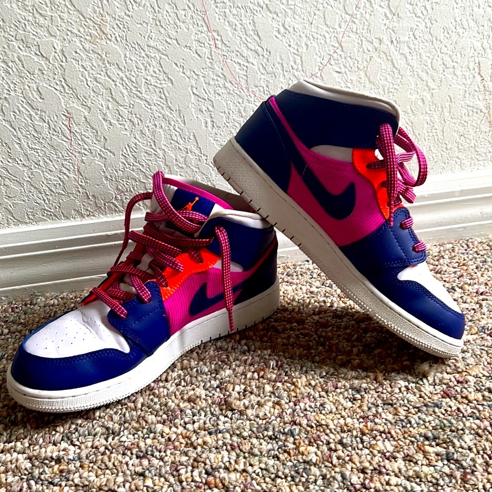 BRAND NEW WORN TWICE too big ): $130
OBO size 6.5 youth = 8 women's !